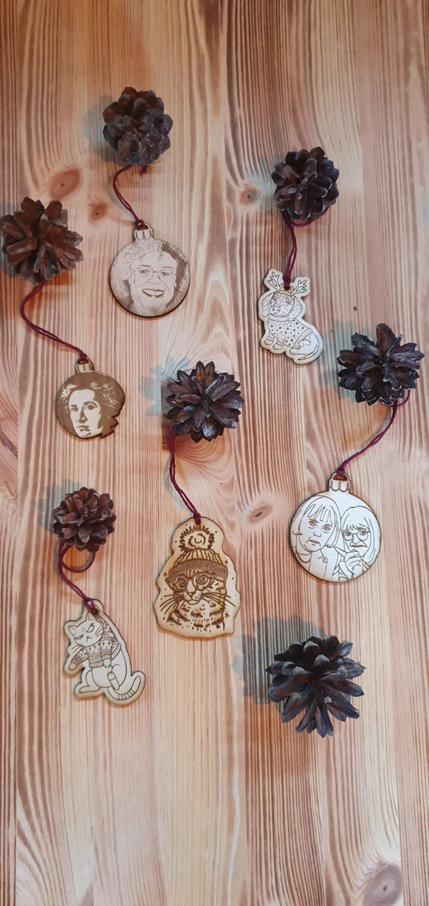 3er Set: Weihnachtsbaumanhänger – Wichtige Frauen (Holz)